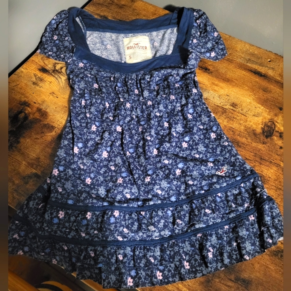 Hollister top